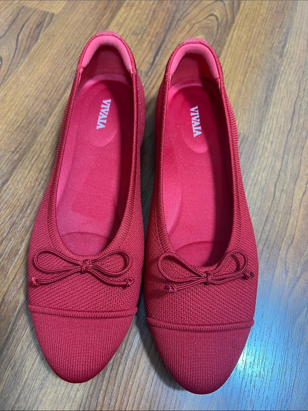 Vivaia Sz 38.5/US 7.5 Ballet Flats Knit Red Bow Accent EUC